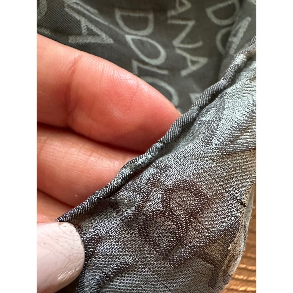 Authentic Dolce & Gabbana Grey Silk Logo Jacquard Square Scarf 27x27 - Picture 4 of 7